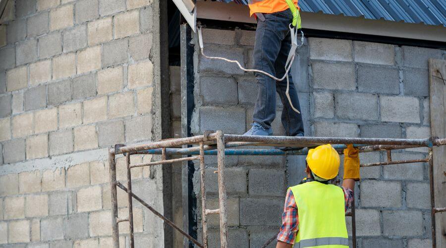 Professional gutter cleaning in Venice, CA